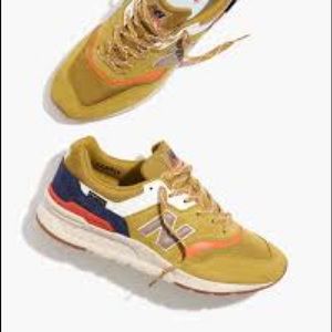 Suede 997H Sneakers in Natural Indigo and Earth Red. (Men size 7, women 8.5.